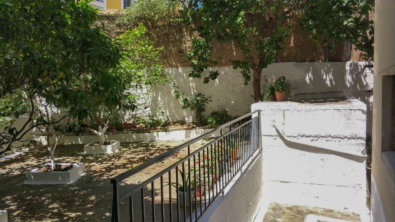 Mary'S Room Samos Town Exterior photo